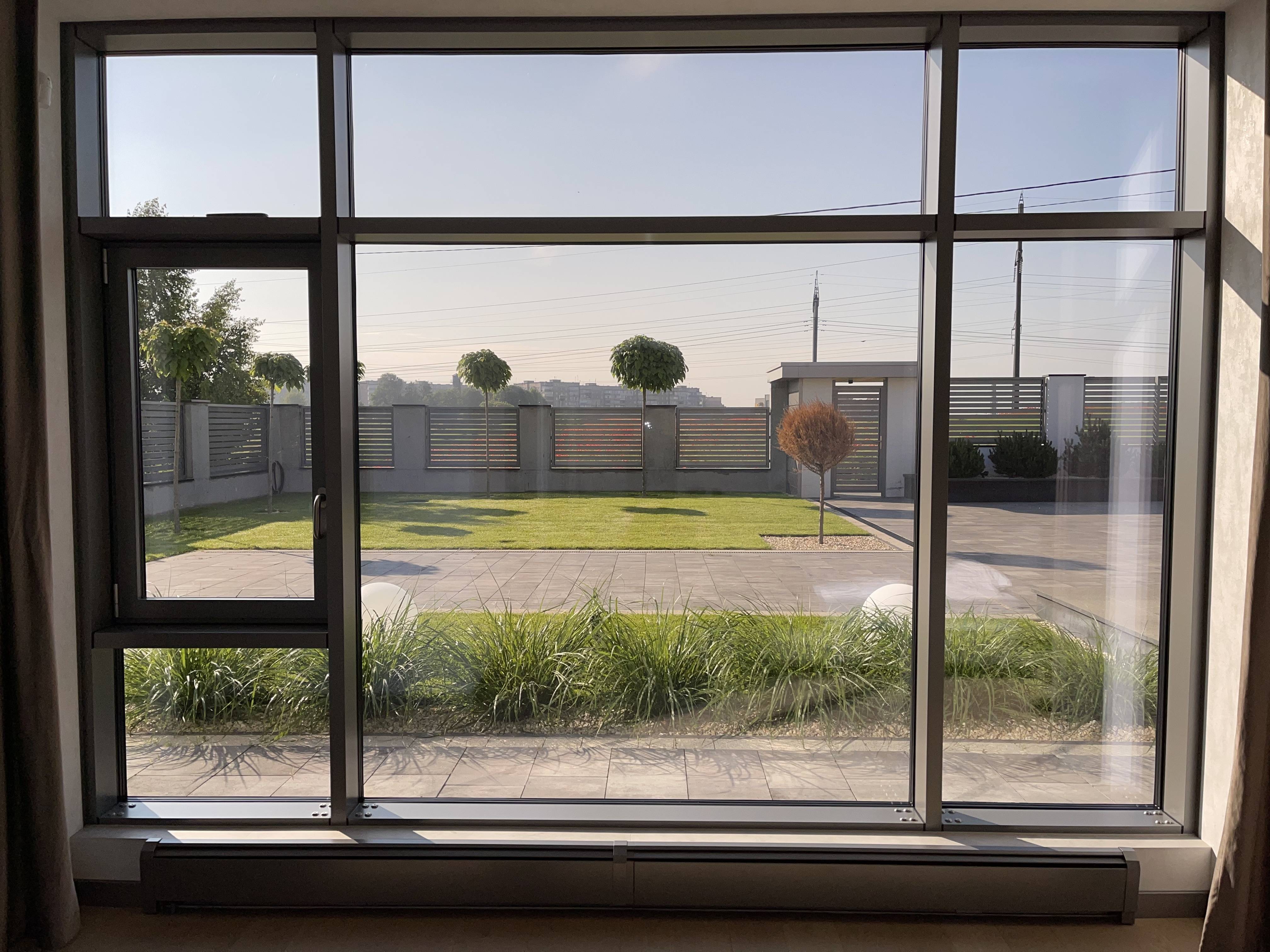 Окно со скрытой створкой ALT W72 HS, цвет DB702, вид изнутри категория Окна